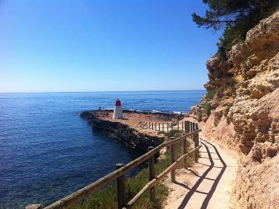 début du sentier du lézard par le quai ouest du Port