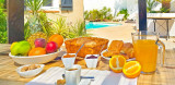 5_petit_dejeune_paisible_sous_la_pergola_redi.jpg