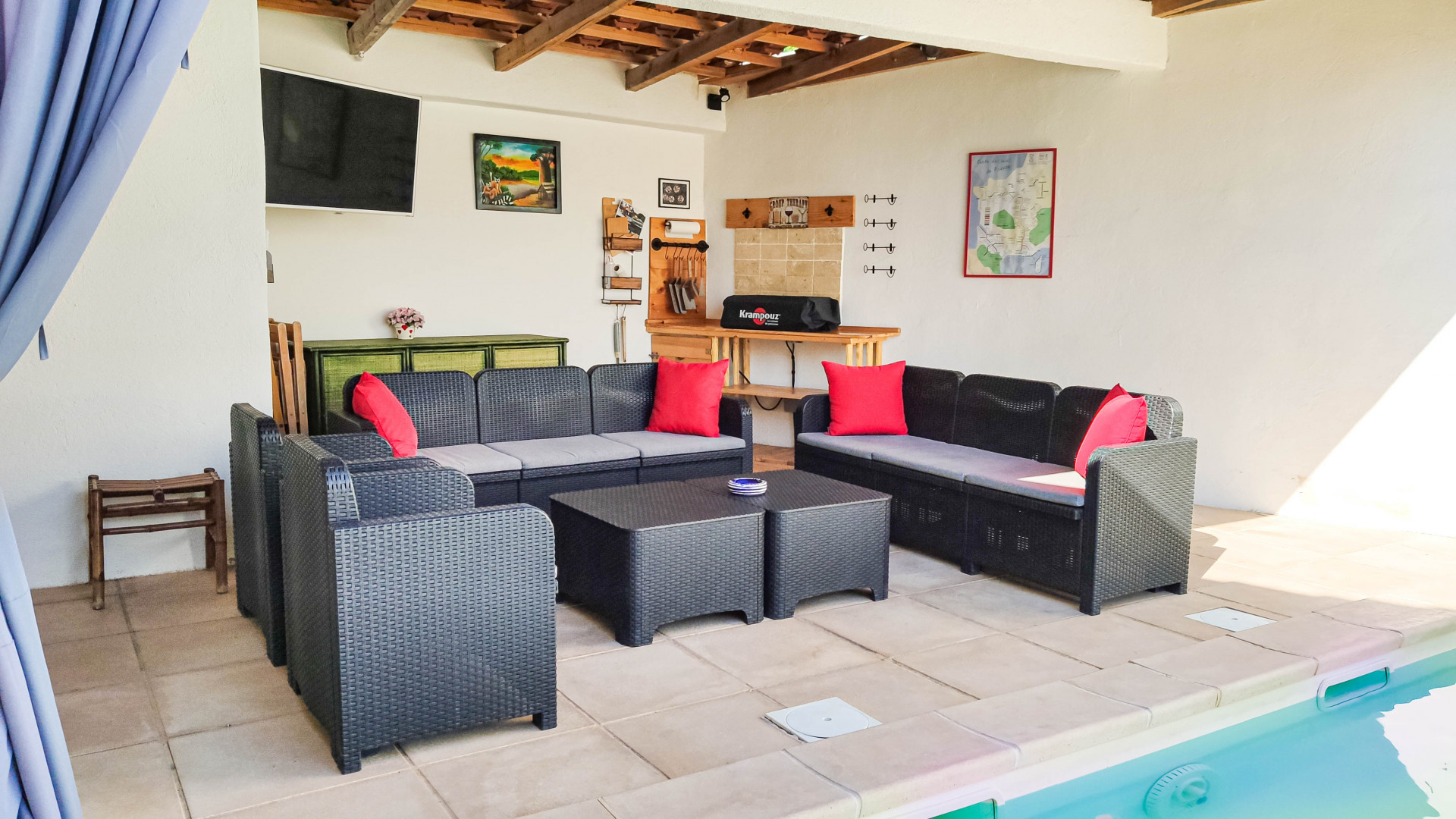 150_le_pool_house.jpg